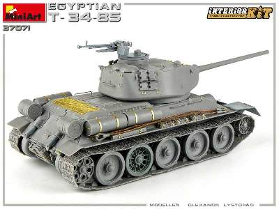 Egipski T-34/85 - model z wnętrzem - zdjęcie 69