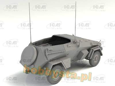 Sd.Kfz. 247 Ausf.B, opancerzony wóz dowodzenia z załogą - zdjęcie 4