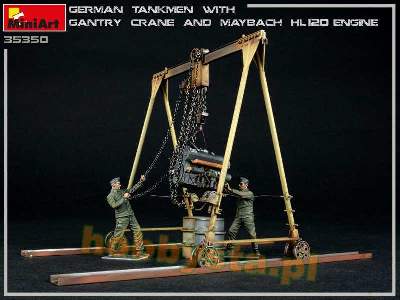 Niemiecki czołgista z dźwignicą i silnikiem Maybach Hl 120  - zdjęcie 11
