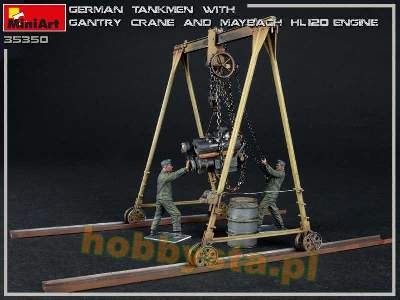 Niemiecki czołgista z dźwignicą i silnikiem Maybach Hl 120  - zdjęcie 24