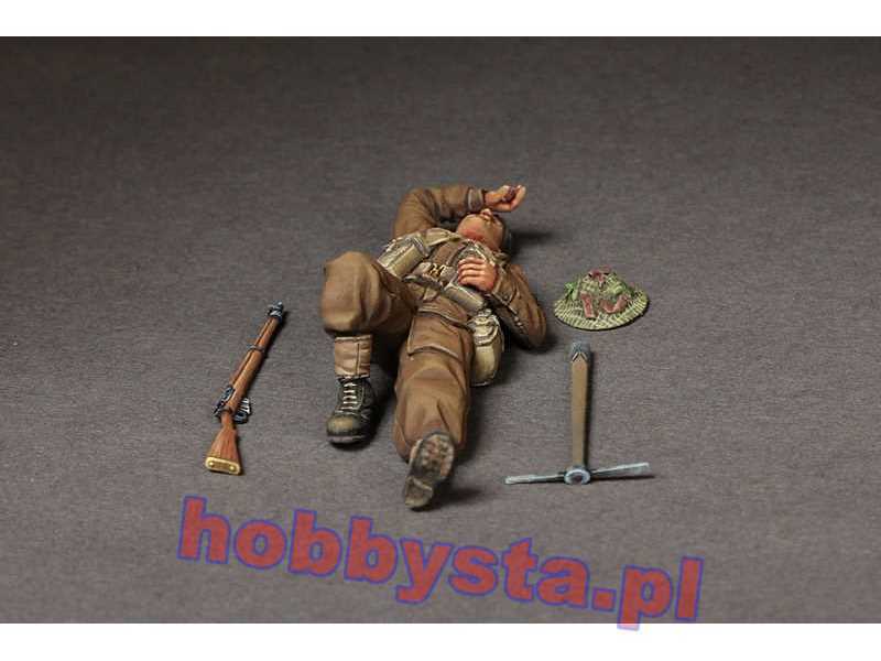British Infantryman At Rest. - zdjęcie 1 British Infantryman At Rest. - zdjęcie 1