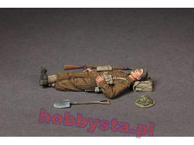 British Infantryman At Rest. - zdjęcie 1