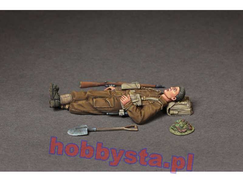 British Infantryman At Rest. - zdjęcie 1