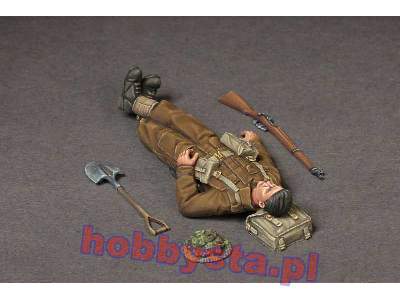 British Infantryman At Rest. - zdjęcie 5