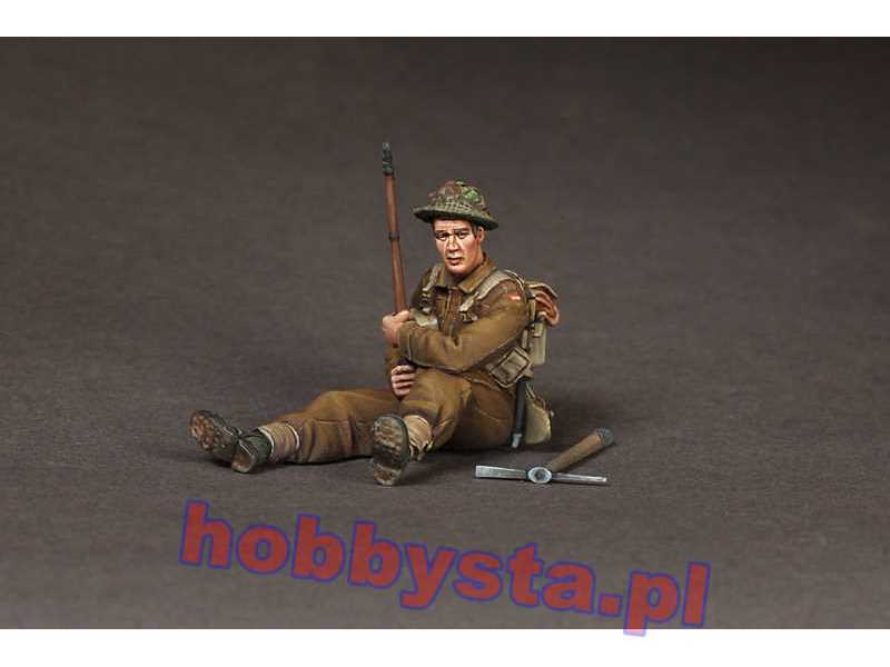 British Infantryman At Rest. - zdjęcie 1 British Infantryman At Rest. - zdjęcie 1