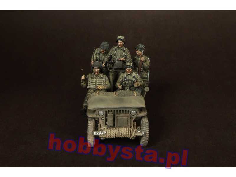 US Airbornes With Sergeant For Jeep. Normandy, 1944. - zdjęcie 1 US Airbornes With Sergeant For Jeep. Normandy, 1944. - zdjęcie 1