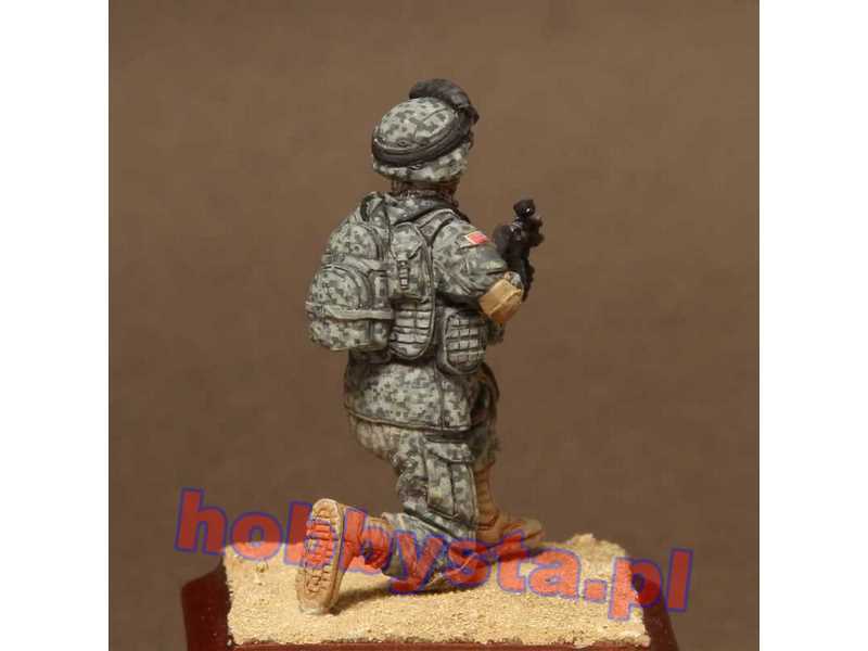 American Soldier In Patrol Group - zdjęcie 1 American Soldier In Patrol Group - zdjęcie 1