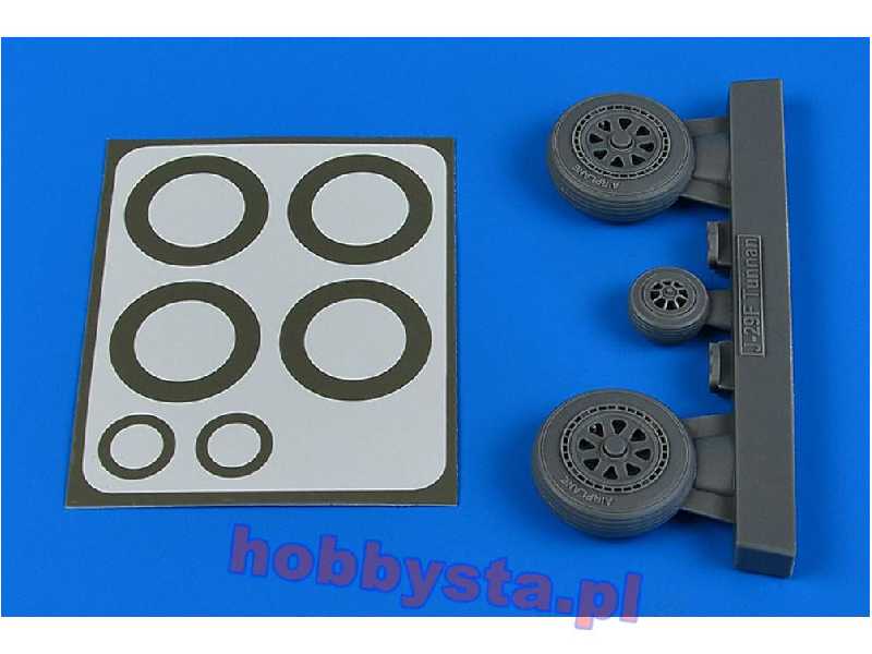 J-29 Tunnan wheels & paint masks - zdjęcie 1 J-29 Tunnan wheels & paint masks - zdjęcie 1