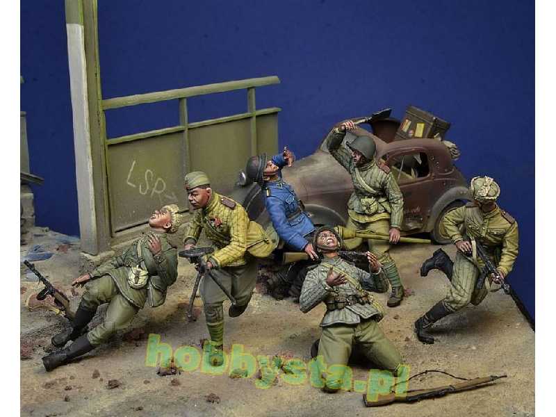 "in The Arms Of Death", Soviet Army Attack, Berlin 1945 (6 Figur - zdjęcie 1 "in The Arms Of Death", Soviet Army Attack, Berlin 1945 (6 Figur - zdjęcie 1