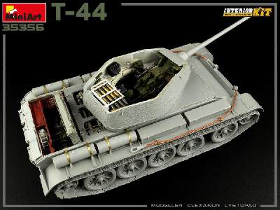 Czołg sowiecki T-44 z wnętrzem - zdjęcie 71