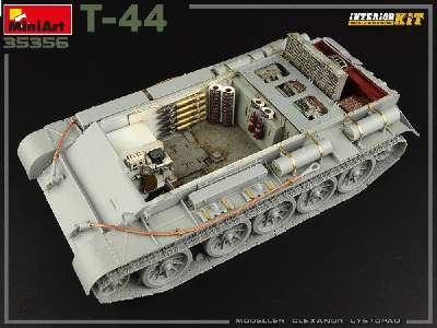 Czołg sowiecki T-44 z wnętrzem - zdjęcie 72