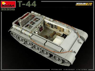 Czołg sowiecki T-44 z wnętrzem - zdjęcie 74