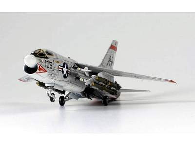 Chance Vought F-8E Crusader - VF-111 Sundowners - zdjęcie 3