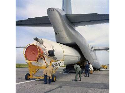 Douglas C-133A w / PGM-17 Thor IRBM - zdjęcie 3