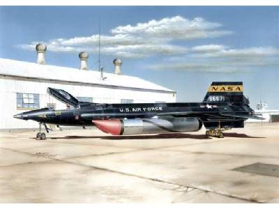 X-15A-2 with Ground Dolly - zdjęcie 1