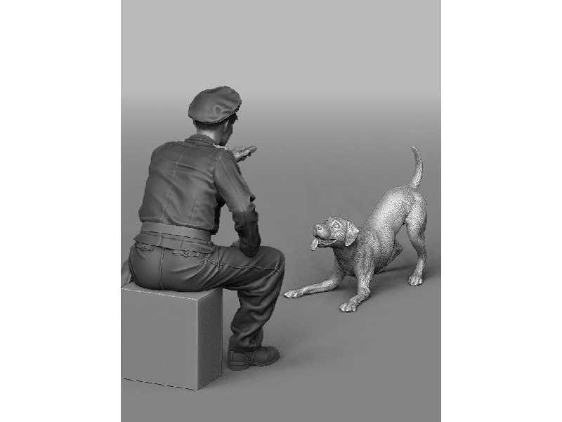 German Tank Officer Playing With Puppy - zdjęcie 1 German Tank Officer Playing With Puppy - zdjęcie 1
