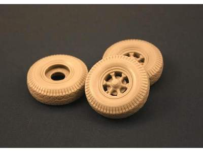 Road Wheels With Spare For Sd.Kfz.9 Famo - zdjęcie 2