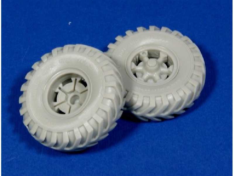 Road Wheels For Sd.Kfz.9 Famo (British Cross Country Tyres) - zdjęcie 1 Road Wheels For Sd.Kfz.9 Famo (British Cross Country Tyres) - zdjęcie 1