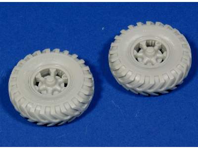 Road Wheels For Sd.Kfz.9 Famo (British Cross Country Tyres) - zdjęcie 2