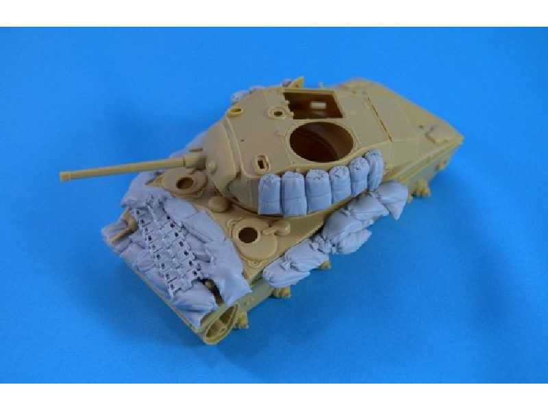 Sand Armor For M24 Chaffee - zdjęcie 1 Sand Armor For M24 Chaffee - zdjęcie 1