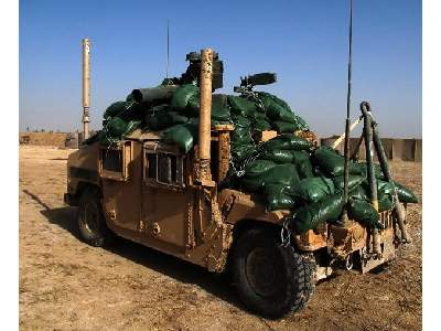 Humvee With Sandbags Armor (Mobile Check Point) - zdjęcie 4