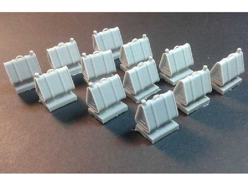 WWii 20l German Triangular Canisters (12pcs) - zdjęcie 1 WWii 20l German Triangular Canisters (12pcs) - zdjęcie 1