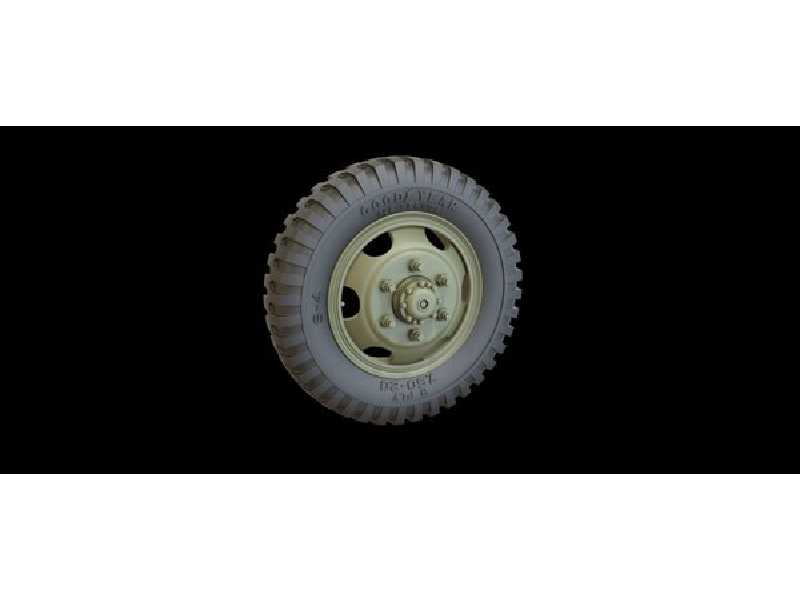 Studebacker Wheels With Mud Tracks - zdjęcie 1 Studebacker Wheels With Mud Tracks - zdjęcie 1