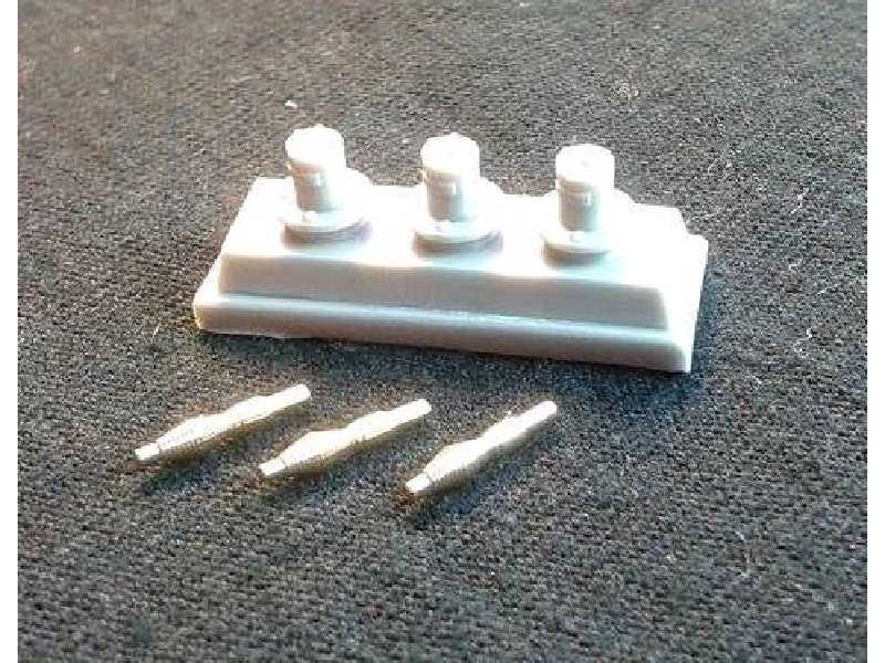 Modern NATO Antenna Mount - zdjęcie 1 Modern NATO Antenna Mount - zdjęcie 1