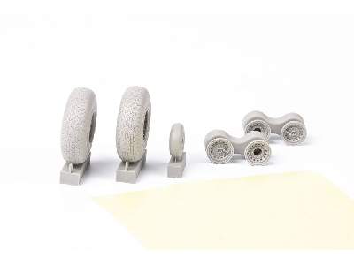 B-17 wheels rhomboid tread 1/48 - Hong Kong Models - zdjęcie 4