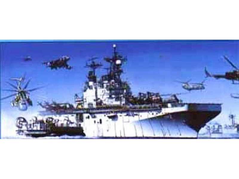 U.S.S. Saipan amerykański okręt desantowy - zdjęcie 1 U.S.S. Saipan amerykański okręt desantowy - zdjęcie 1