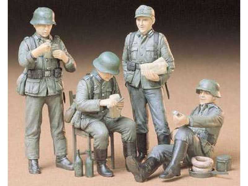 German Soldiers at Rest - zdjęcie 1