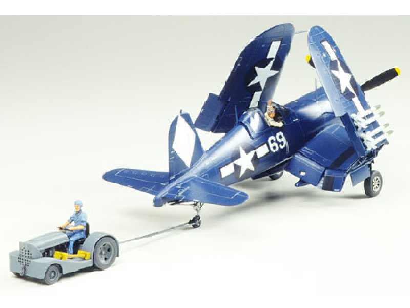 Vought F4U-1D Corsair w/Moto-Tug - zdjęcie 1 Vought F4U-1D Corsair w/Moto-Tug - zdjęcie 1
