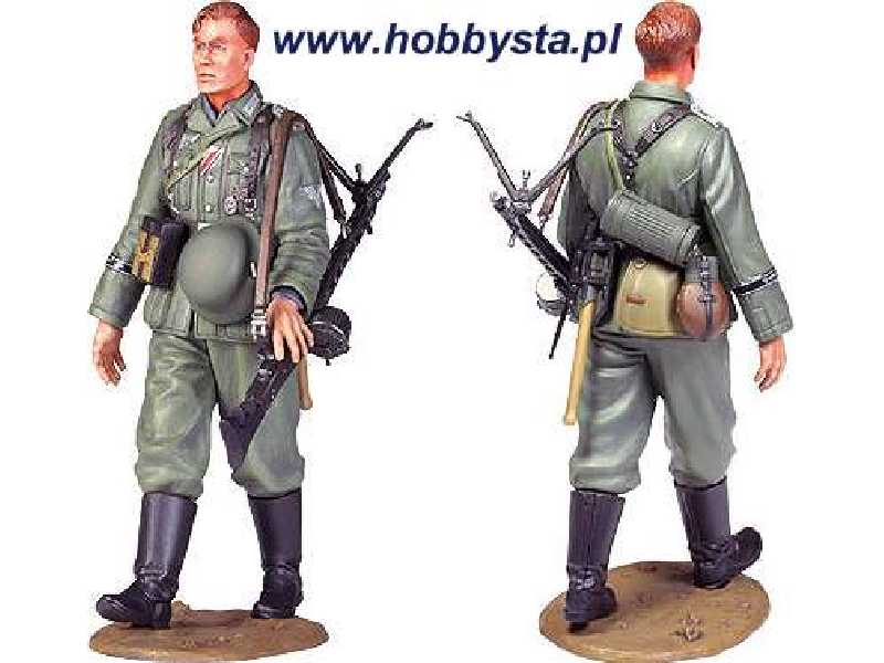 WWII Wehrmacht Infantryman (On Maneuver) - zdjęcie 1 WWII Wehrmacht Infantryman (On Maneuver) - zdjęcie 1
