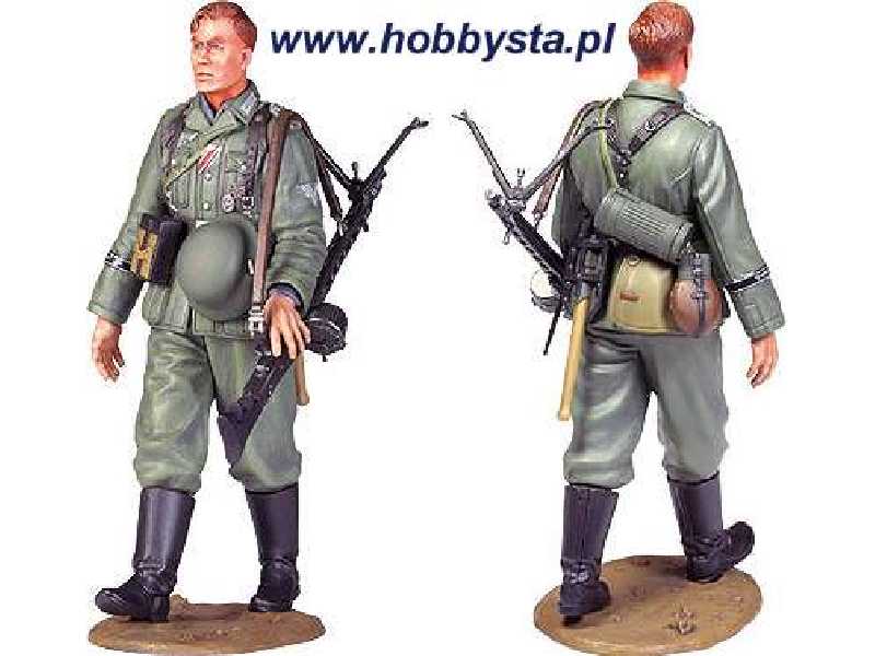 WWII Wehrmacht Infantryman (On Maneuver) - zdjęcie 1