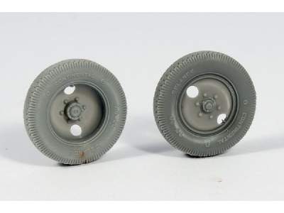 Mercedes 1500 Early 2 Holes Road Wheels (Commercial Pattern) - zdjęcie 1