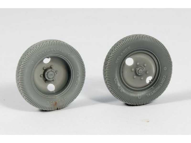 Mercedes 1500 Early 2 Holes Road Wheels (Commercial Pattern) - zdjęcie 1