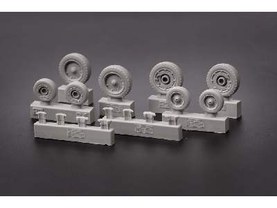 CH-47A wheels 1/48 - HOBBY BOSS - zdjęcie 3