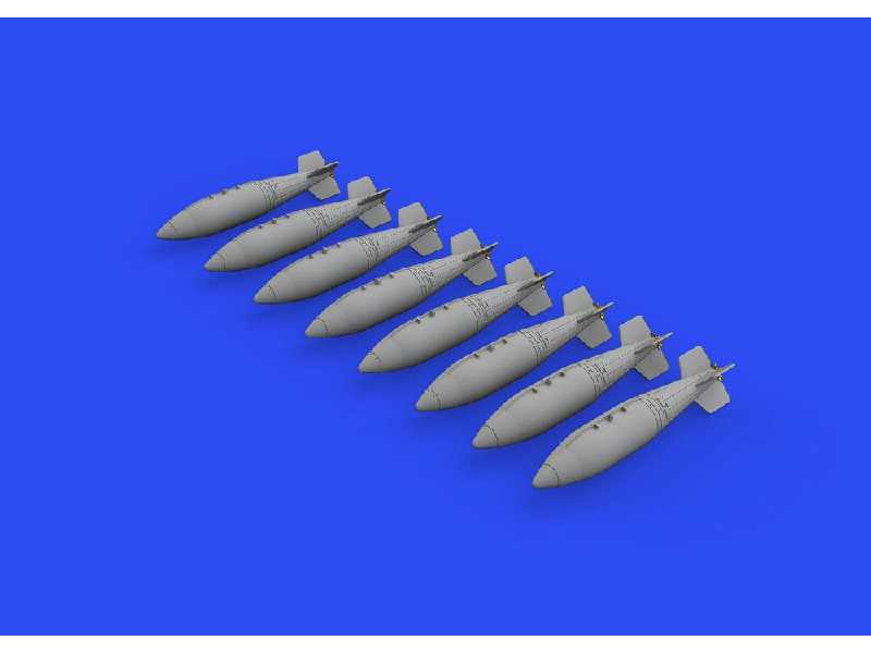 British 1000lb retarded bombs w_960 fuse 1/72 - zdjęcie 1 British 1000lb retarded bombs w_960 fuse 1/72 - zdjęcie 1