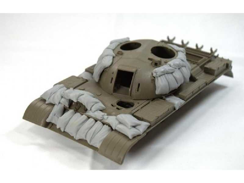 T-55 With Sandbags Armor - zdjęcie 1 T-55 With Sandbags Armor - zdjęcie 1