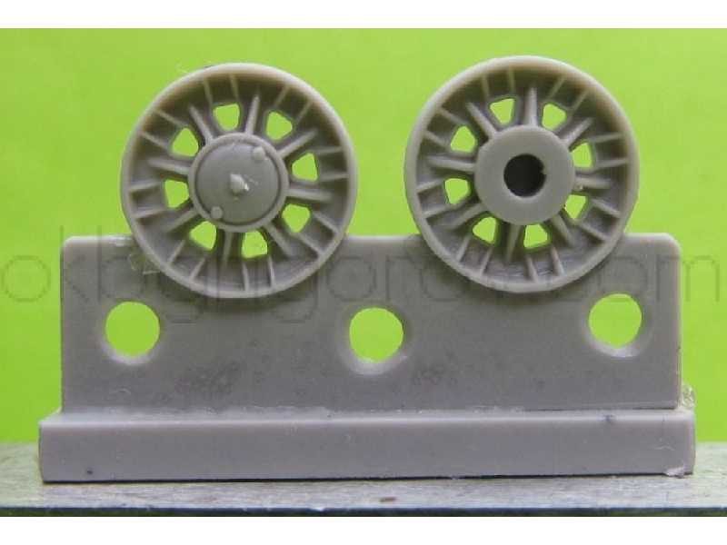 Wheels For Kv, Cast With 8 Triangular Apertures, From Mid 1942 - zdjęcie 1