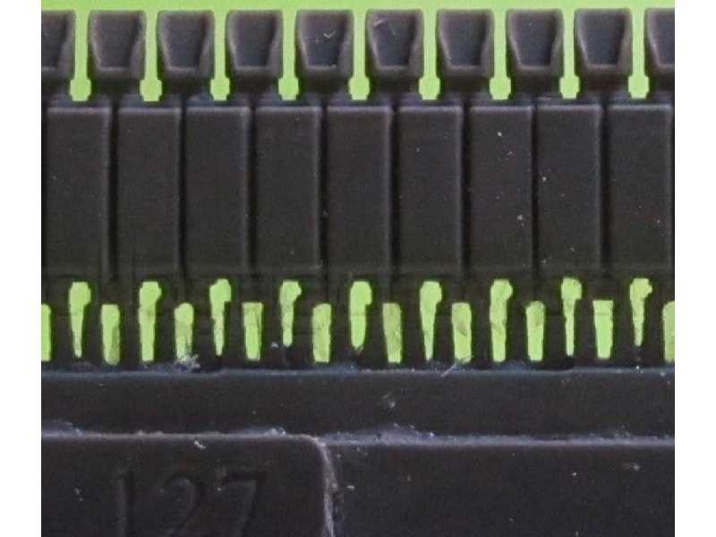 Tracks For M4 Family, T51 With Extended End Connectors Type 3 - zdjęcie 1 Tracks For M4 Family, T51 With Extended End Connectors Type 3 - zdjęcie 1
