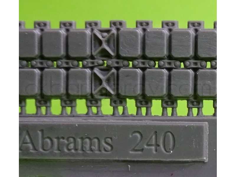 Tracks For M1 Abrams, T158 With Ice Cleats - zdjęcie 1 Tracks For M1 Abrams, T158 With Ice Cleats - zdjęcie 1