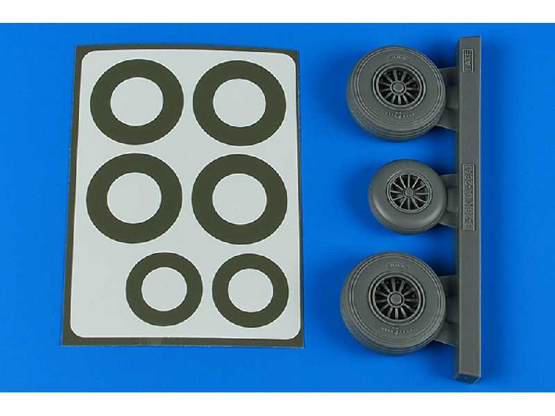 B-26K Invader wheels & paint masks late - zdjęcie 1 B-26K Invader wheels & paint masks late - zdjęcie 1