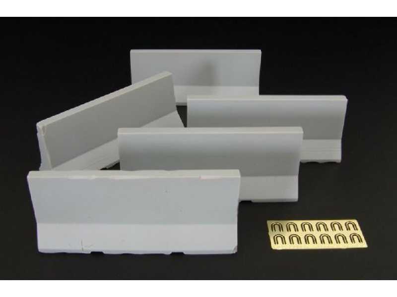 Modern Concrete Road Barriers - zdjęcie 1 Modern Concrete Road Barriers - zdjęcie 1