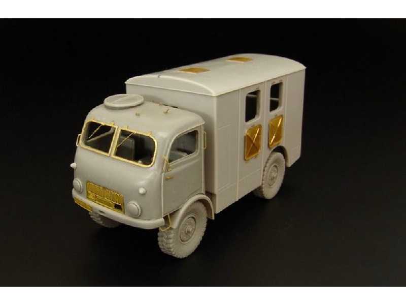 Tatra-805 Ambulance - zdjęcie 1 Tatra-805 Ambulance - zdjęcie 1