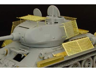 T-34-85 Improvized Schurzen - zdjęcie 3