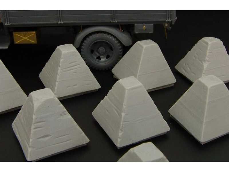 Dragon’s Teeth Tank Traps - zdjęcie 1 Dragon’s Teeth Tank Traps - zdjęcie 1