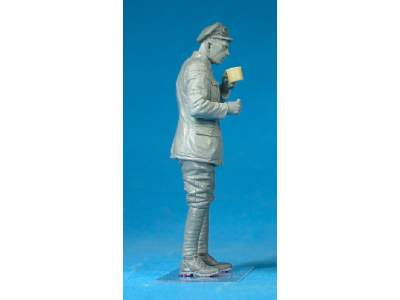 British Armoured Car Division Serviceman On Tea Break - zdjęcie 2