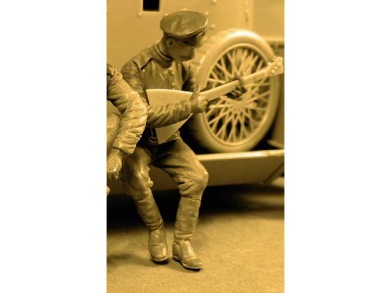 Imperial Russian Automobile Machine Gun Platoon Crewman Playing Balalaika - zdjęcie 1