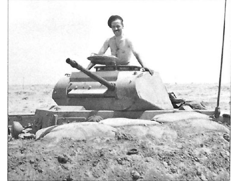 Dug In German Pz.Kpfw Ii Tank Improvised Strong Point ( North Africa) - zdjęcie 1 Dug In German Pz.Kpfw Ii Tank Improvised Strong Point ( North Africa) - zdjęcie 1